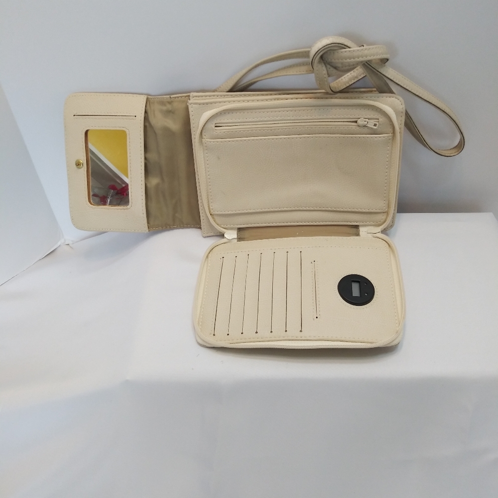 Liz Claiborne crossbody wallet - Picture 4 of 6